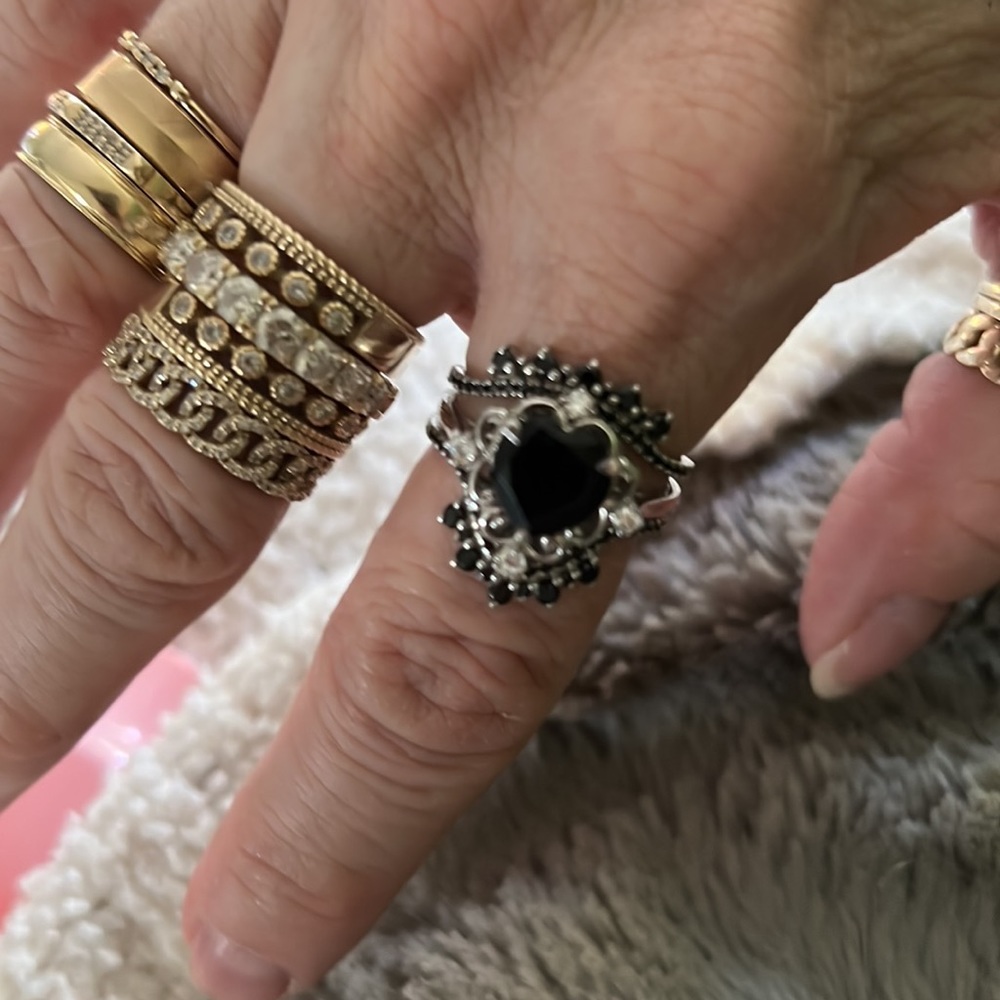 Brand New Customized 3 piece 2 carat ❤️shaped black onyx silver ring